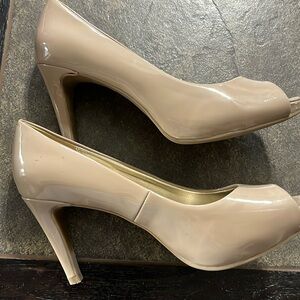 Nude peep toe pumps
